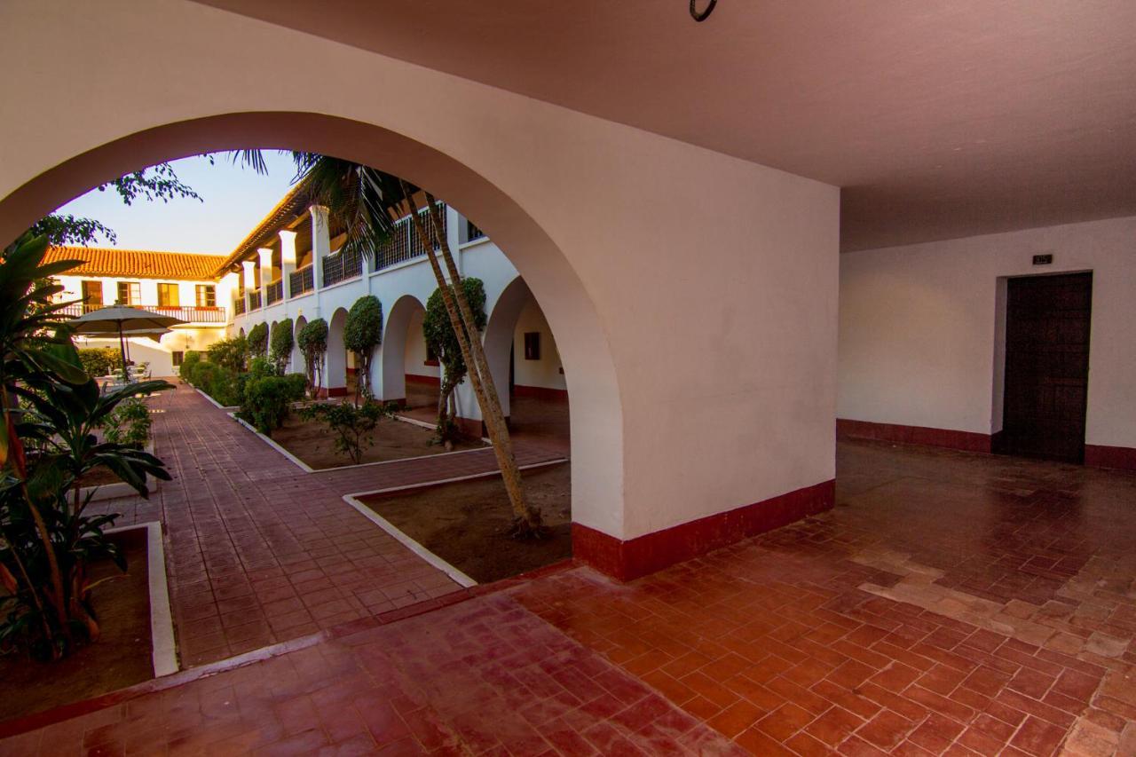 Hotel Playa De Cortes グアイマス エクステリア 写真